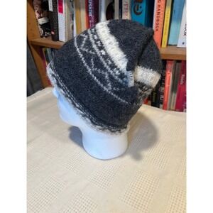 Hand Knit 100% Wool Beanie Hat Fair Isle Pattern Gray White